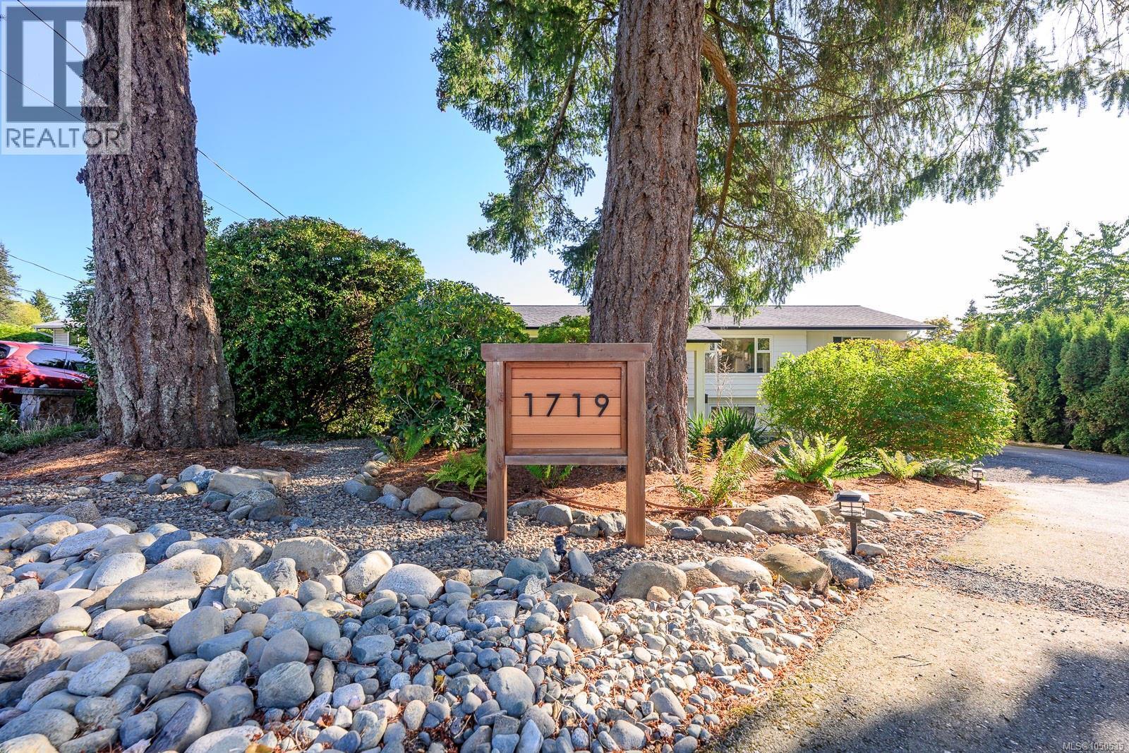 1719 Robb Ave, Comox, BC