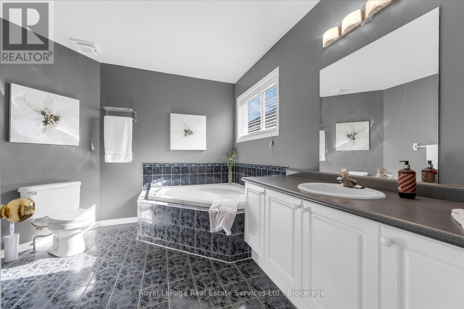 1155 Davis Lane, Milton (De Dempsey), ON