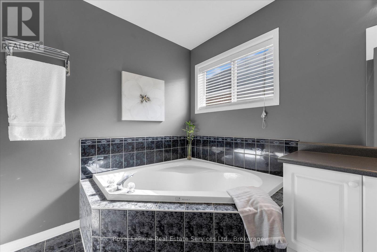 1155 Davis Lane, Milton (De Dempsey), ON
