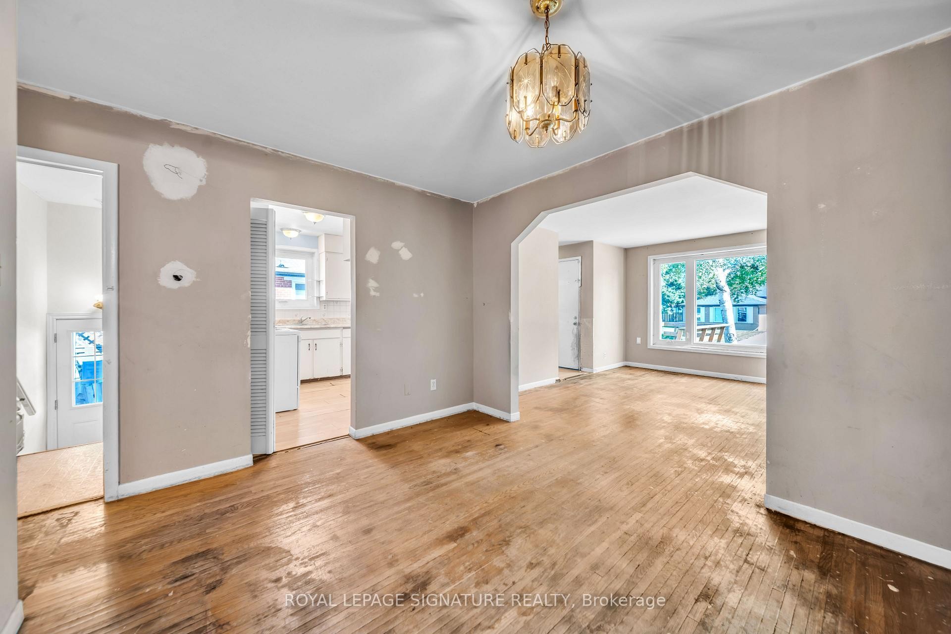 832 Zator Avenue, Pickering, ON