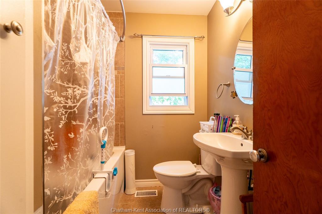 42 Canterbury Street, Chatham, ON