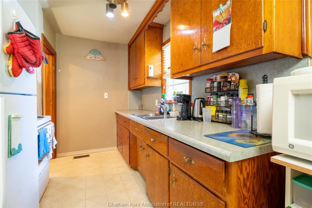 42 Canterbury Street, Chatham, ON