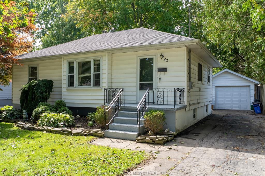 42 Canterbury Street, Chatham, ON
