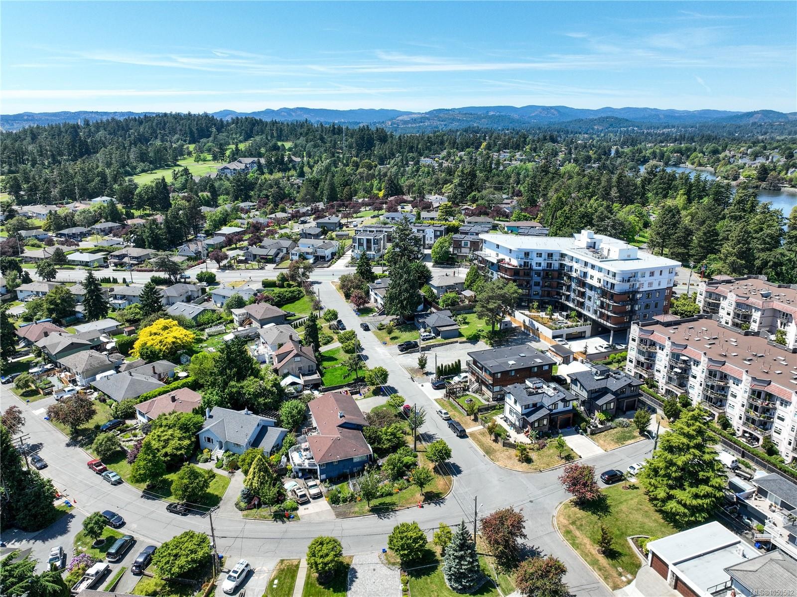 914 Mcnaughton Ave, Esquimalt, BC