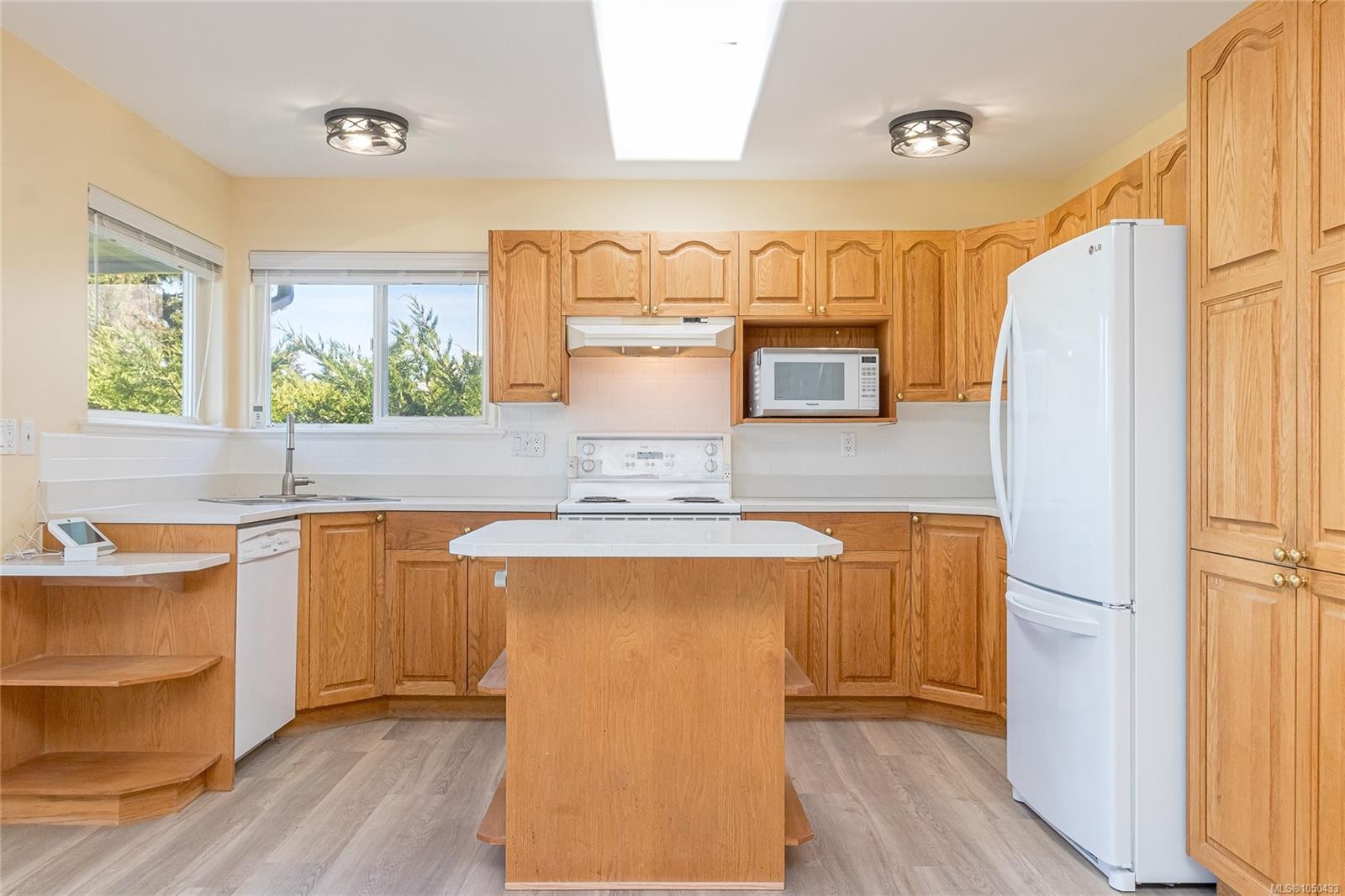 6033 Chippewa Rd, Duncan, BC
