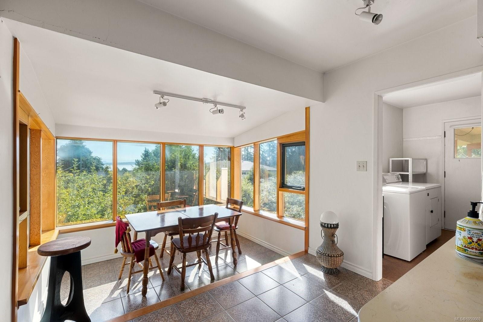 8625 Aldous Terr, North Saanich, BC