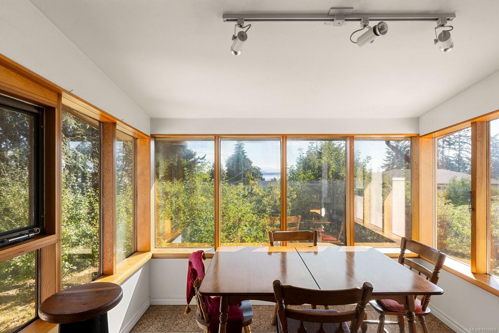 8625 Aldous Terr, North Saanich, BC
