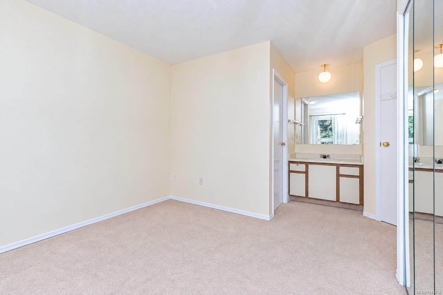 #404-4030 Quadra St, Saanich, BC
