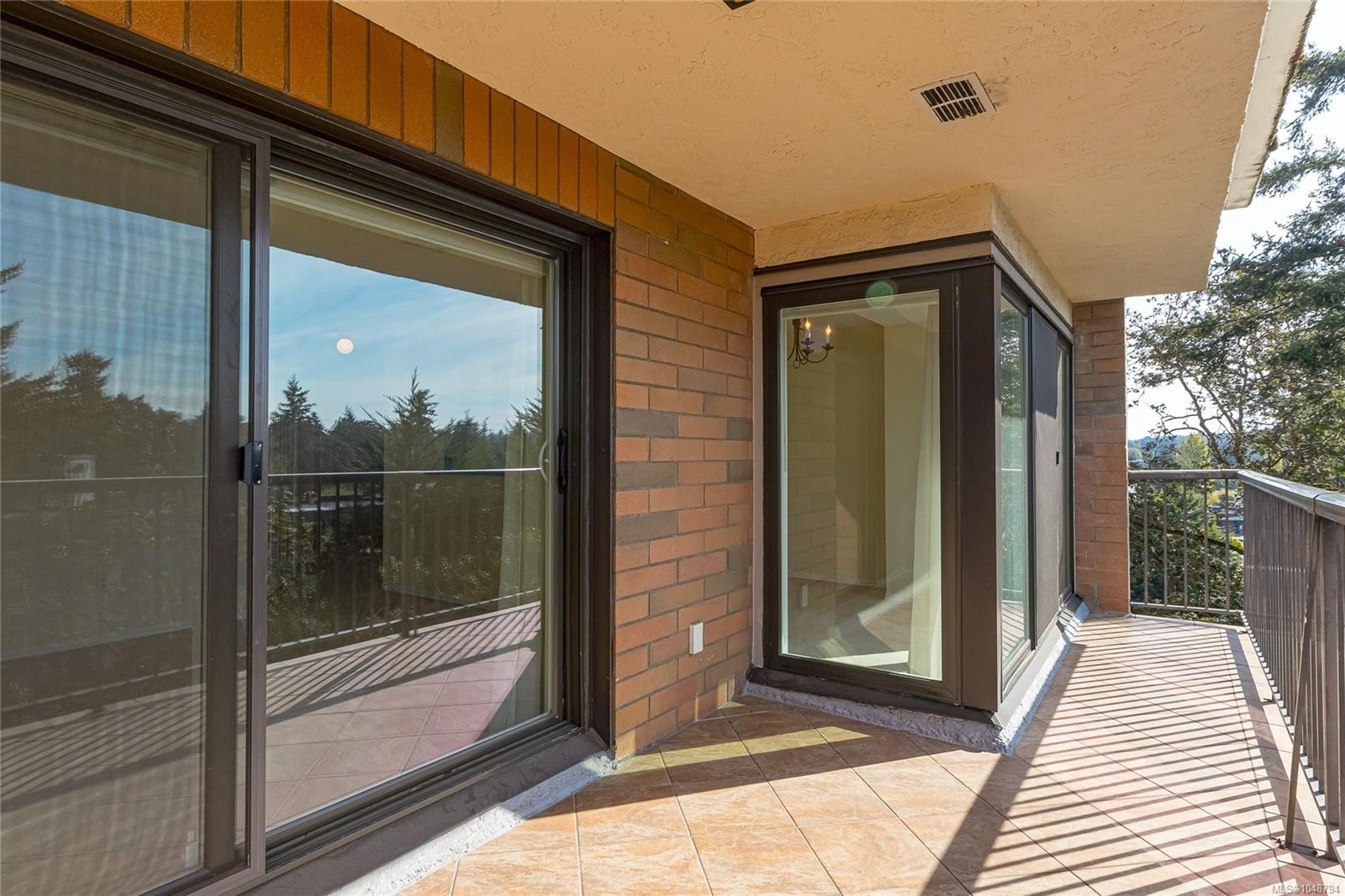 #404-4030 Quadra St, Saanich, BC