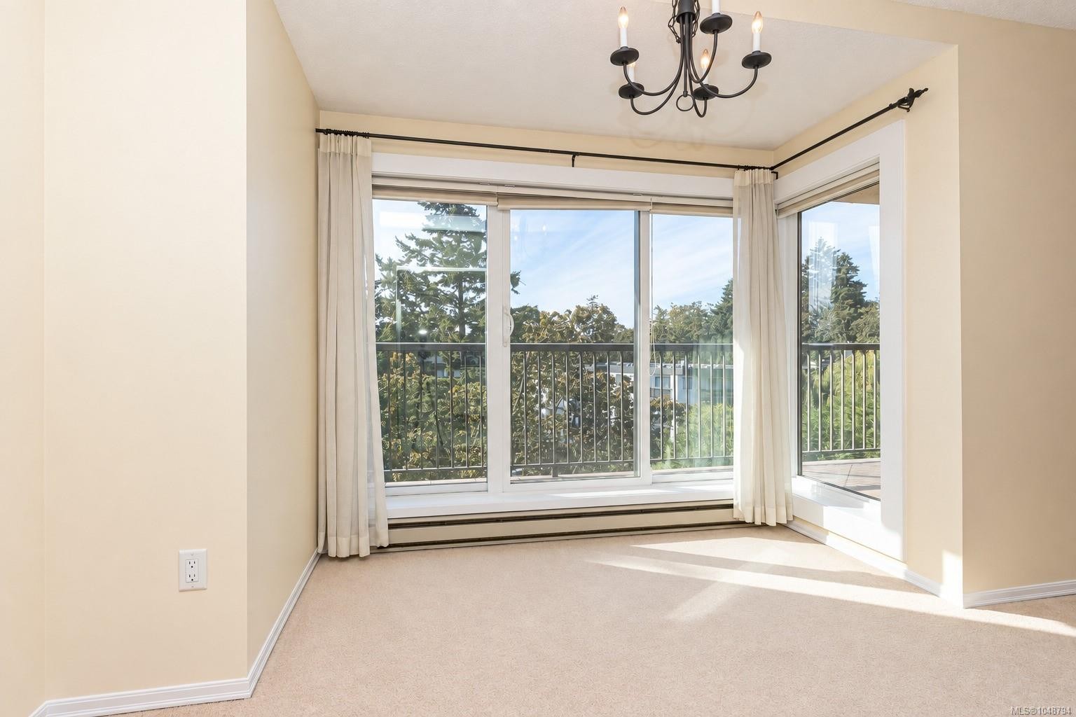 #404-4030 Quadra St, Saanich, BC