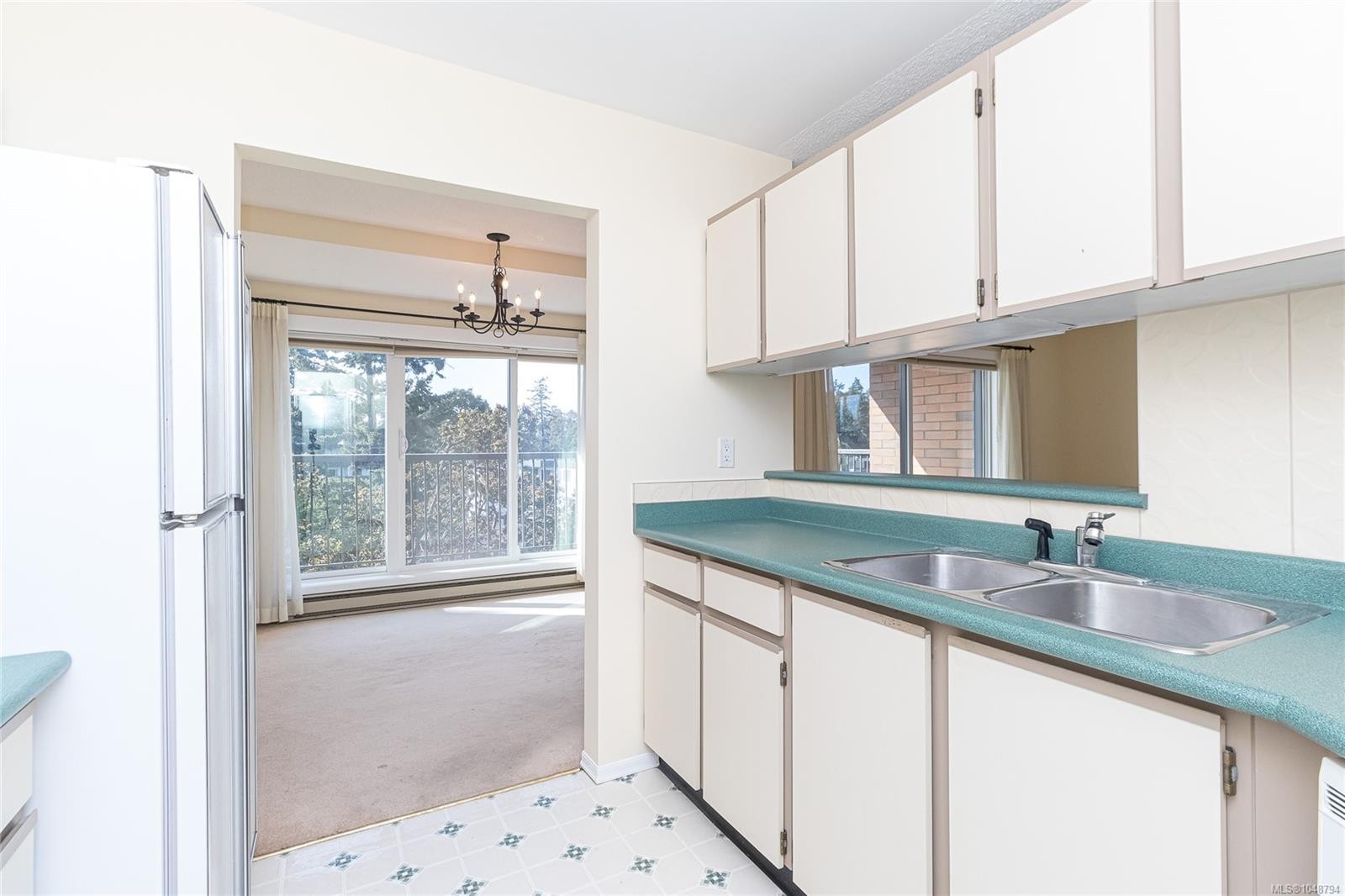 #404-4030 Quadra St, Saanich, BC