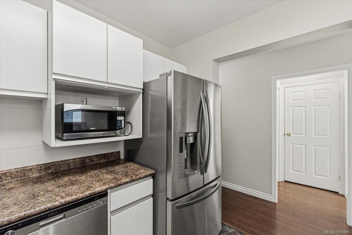 #208-2562 Departure Bay Rd, Nanaimo, BC