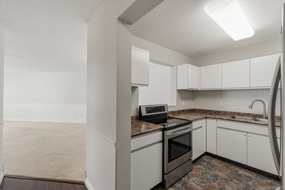 #208-2562 Departure Bay Rd, Nanaimo, BC