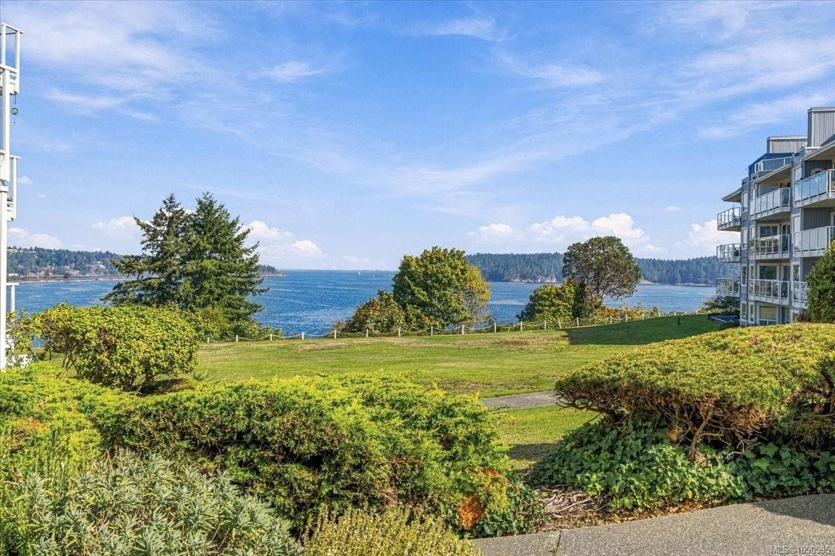 #208-2562 Departure Bay Rd, Nanaimo, BC