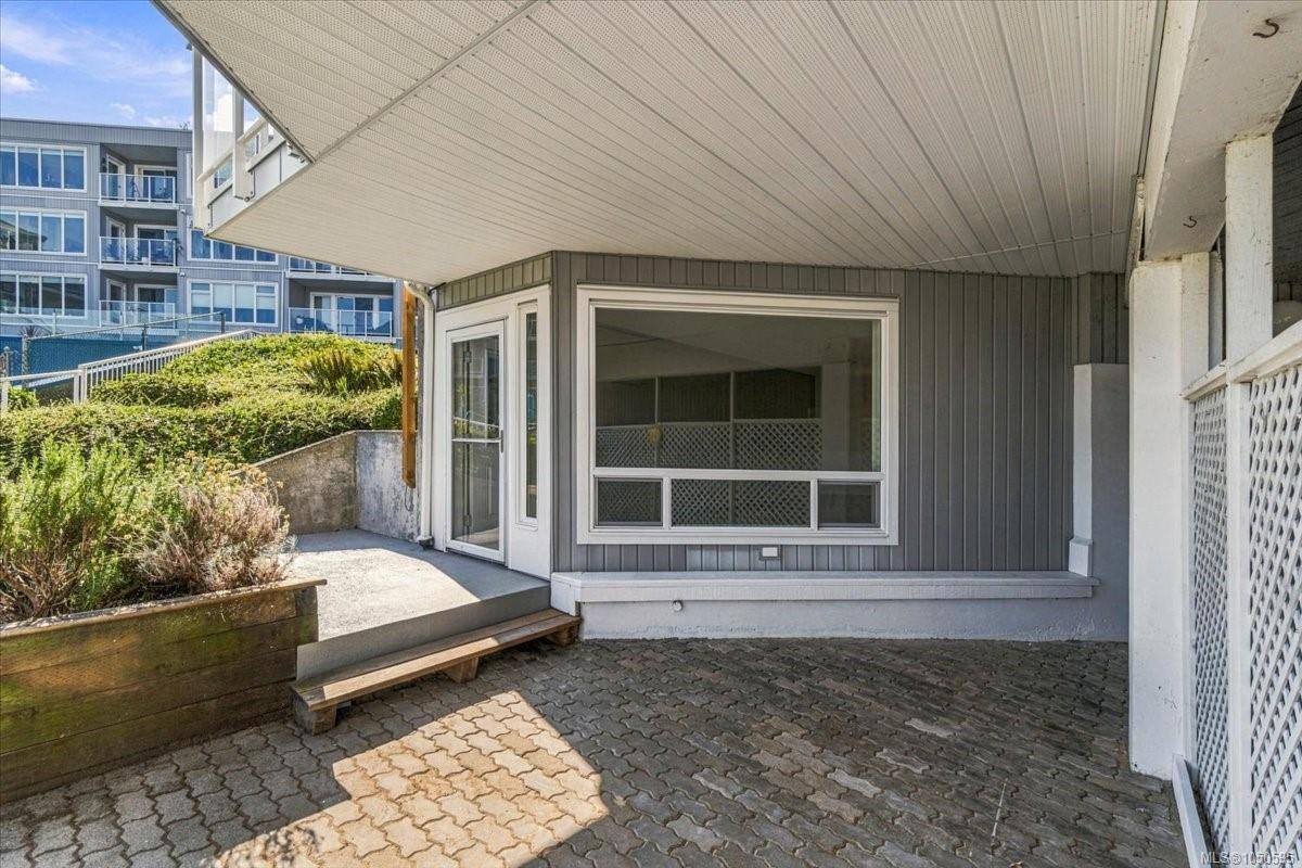 #208-2562 Departure Bay Rd, Nanaimo, BC