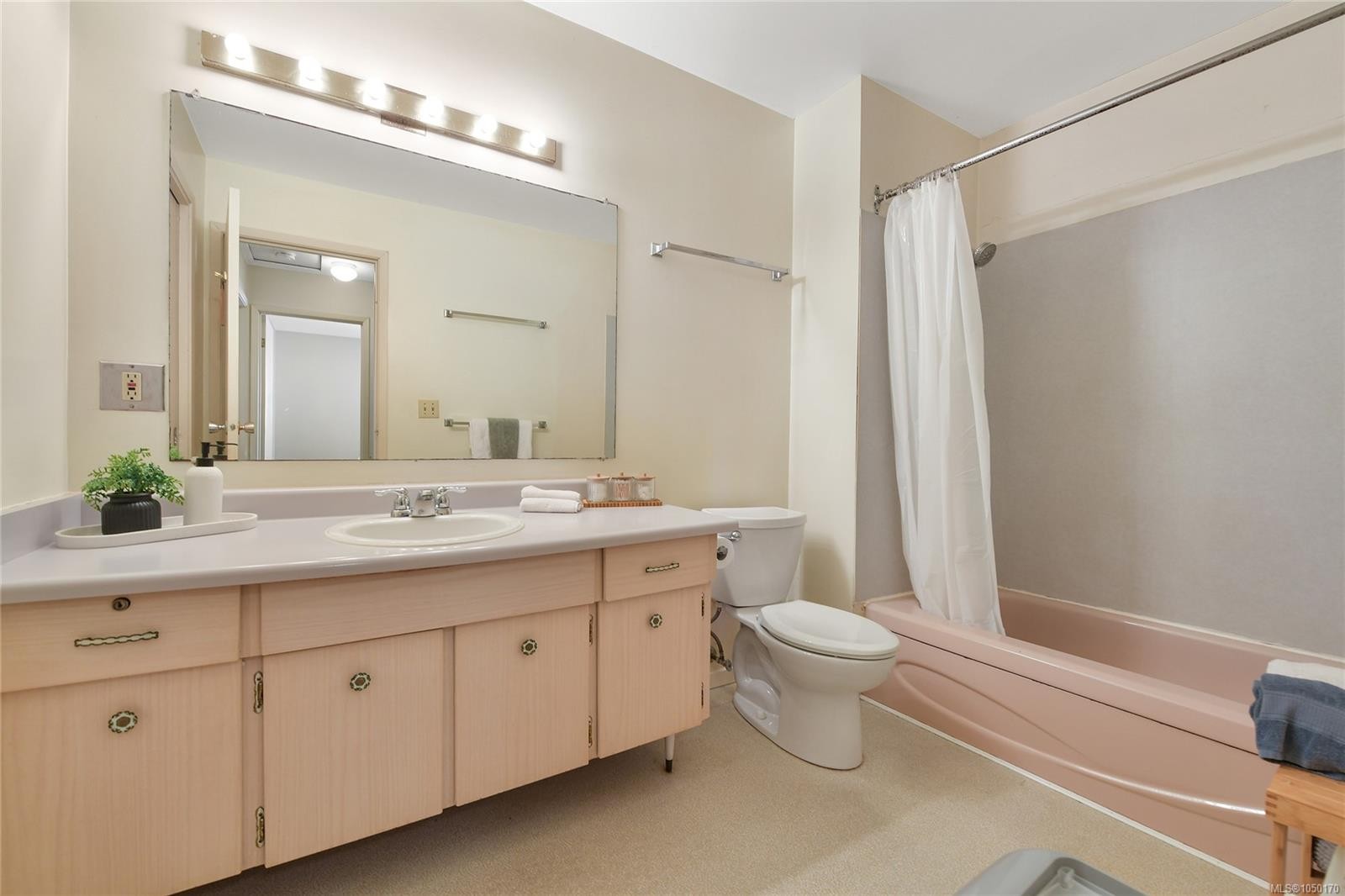 4039 Daffodil Pl, Saanich, BC