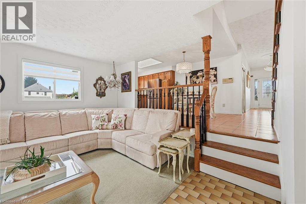 83 Oakridge Drive, Stoney Creek, ON