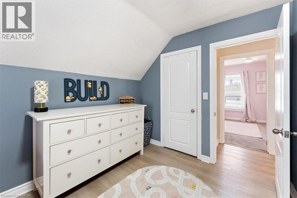 17 Craigmiller Avenue, Hamilton, ON