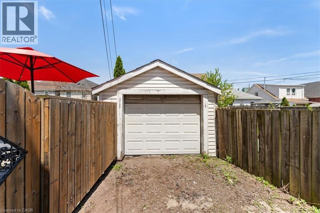 Garage - 17 Craigmiller Avenue, Hamilton, ON