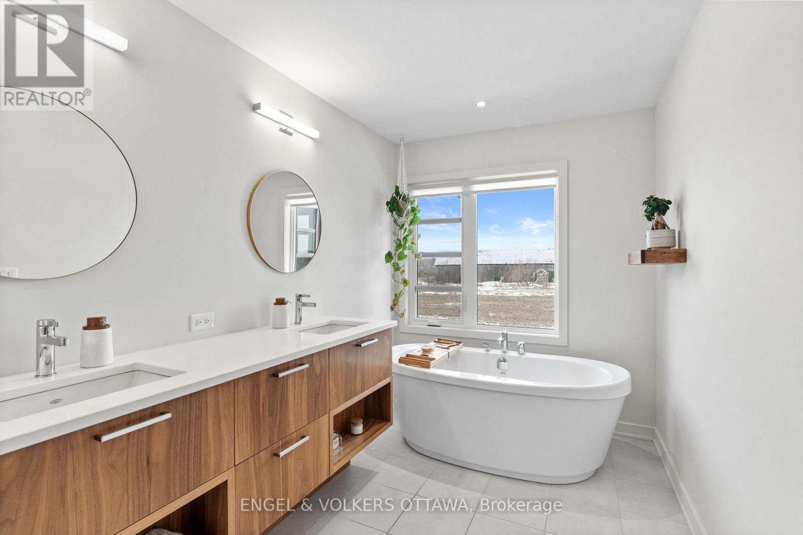 168 Shuttleworth Drive, Ottawa, ON