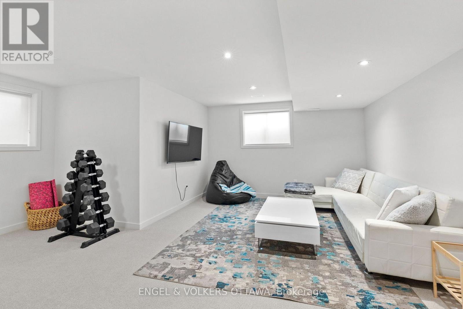 168 Shuttleworth Drive, Ottawa, ON