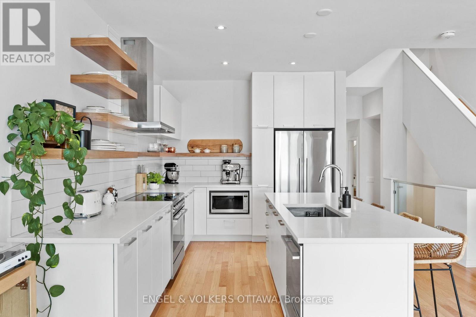 168 Shuttleworth Drive, Ottawa, ON