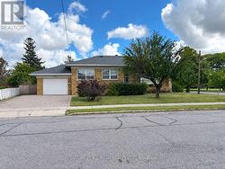 33 LEWISTON ROAD Toronto, ON M1P 1X8