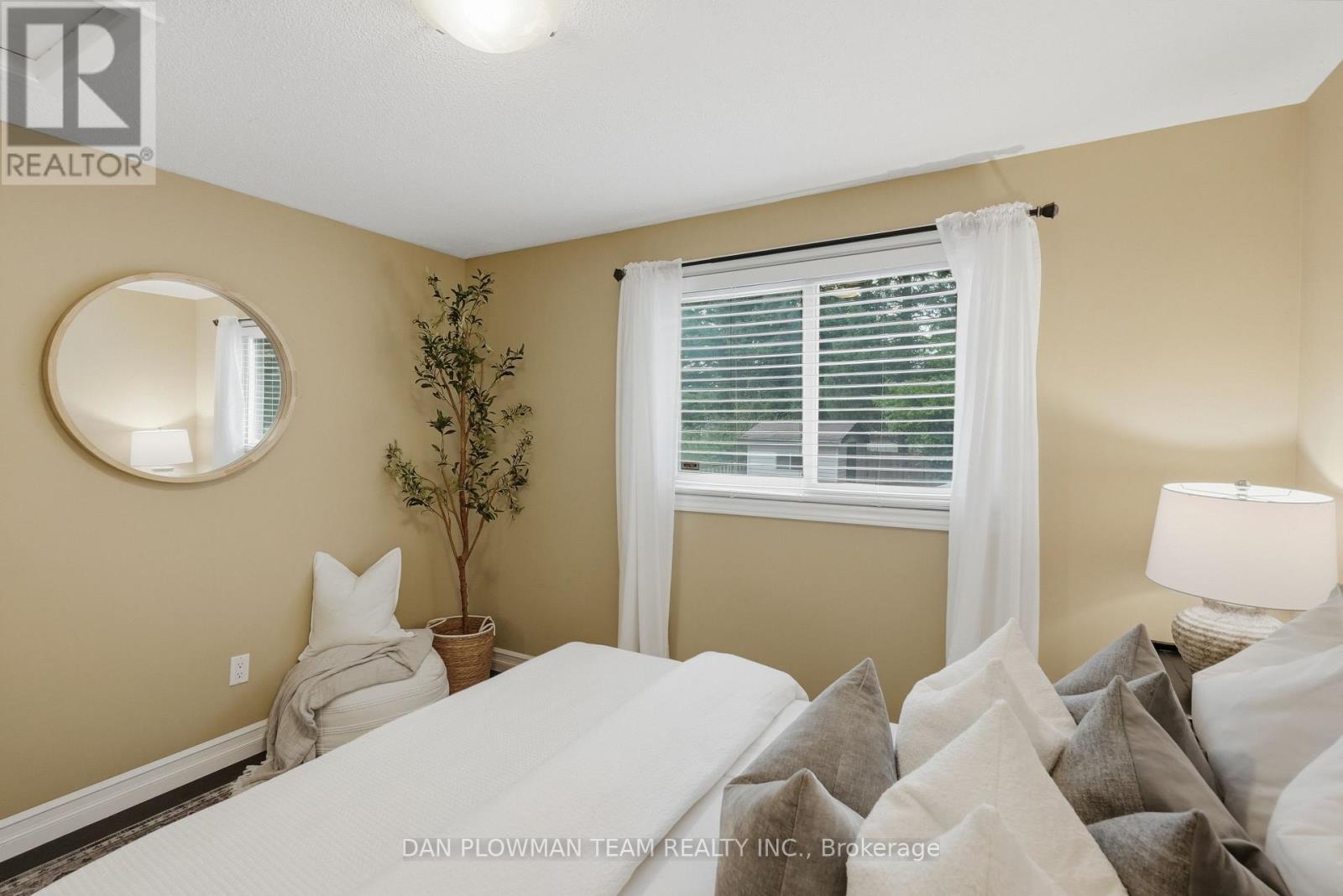 77 Hialeah Crescent, Whitby, ON