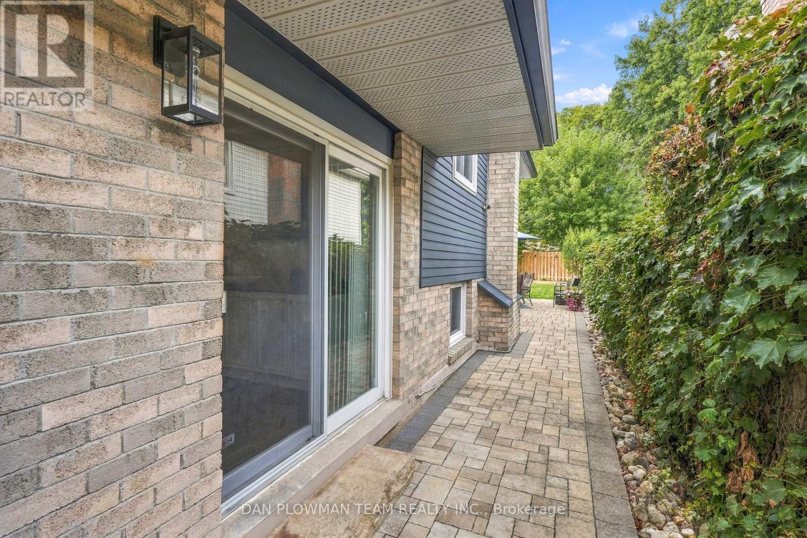 77 Hialeah Crescent, Whitby, ON