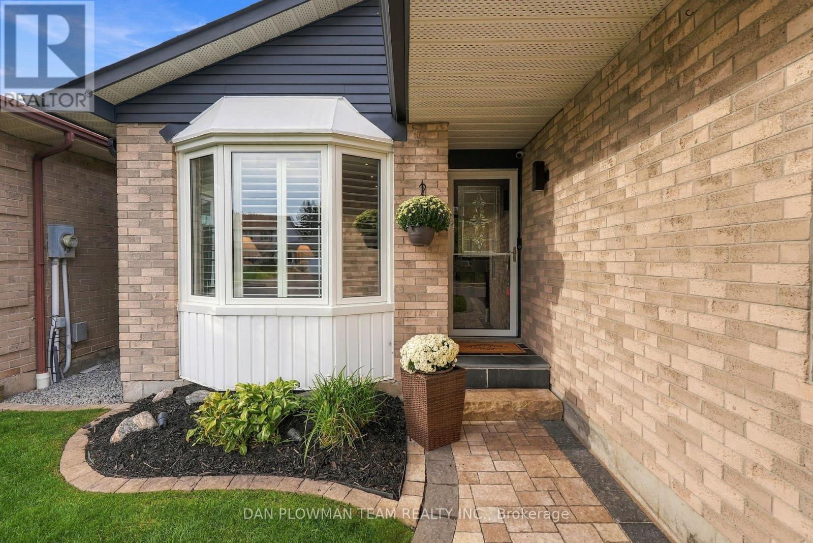 77 Hialeah Crescent, Whitby, ON