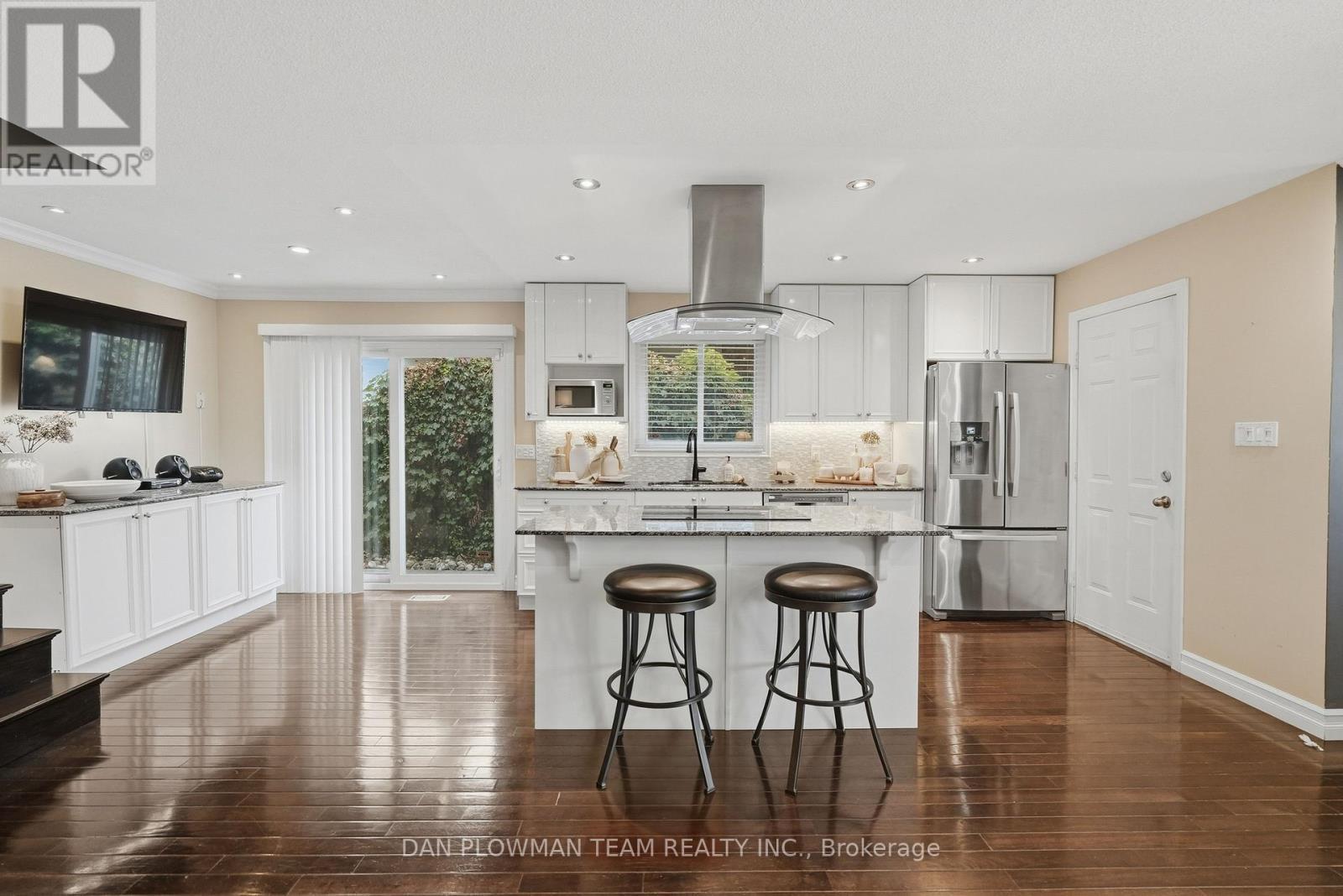 77 Hialeah Crescent, Whitby, ON