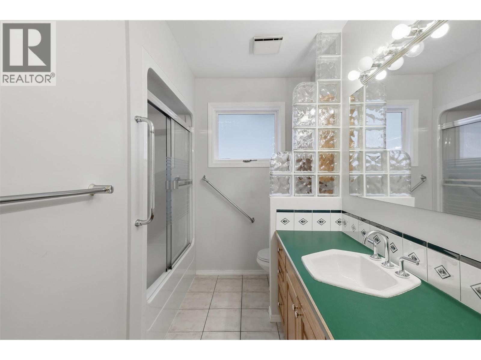 Main Floor Bathroom - 211 Connaught Road, Kamloops, BC