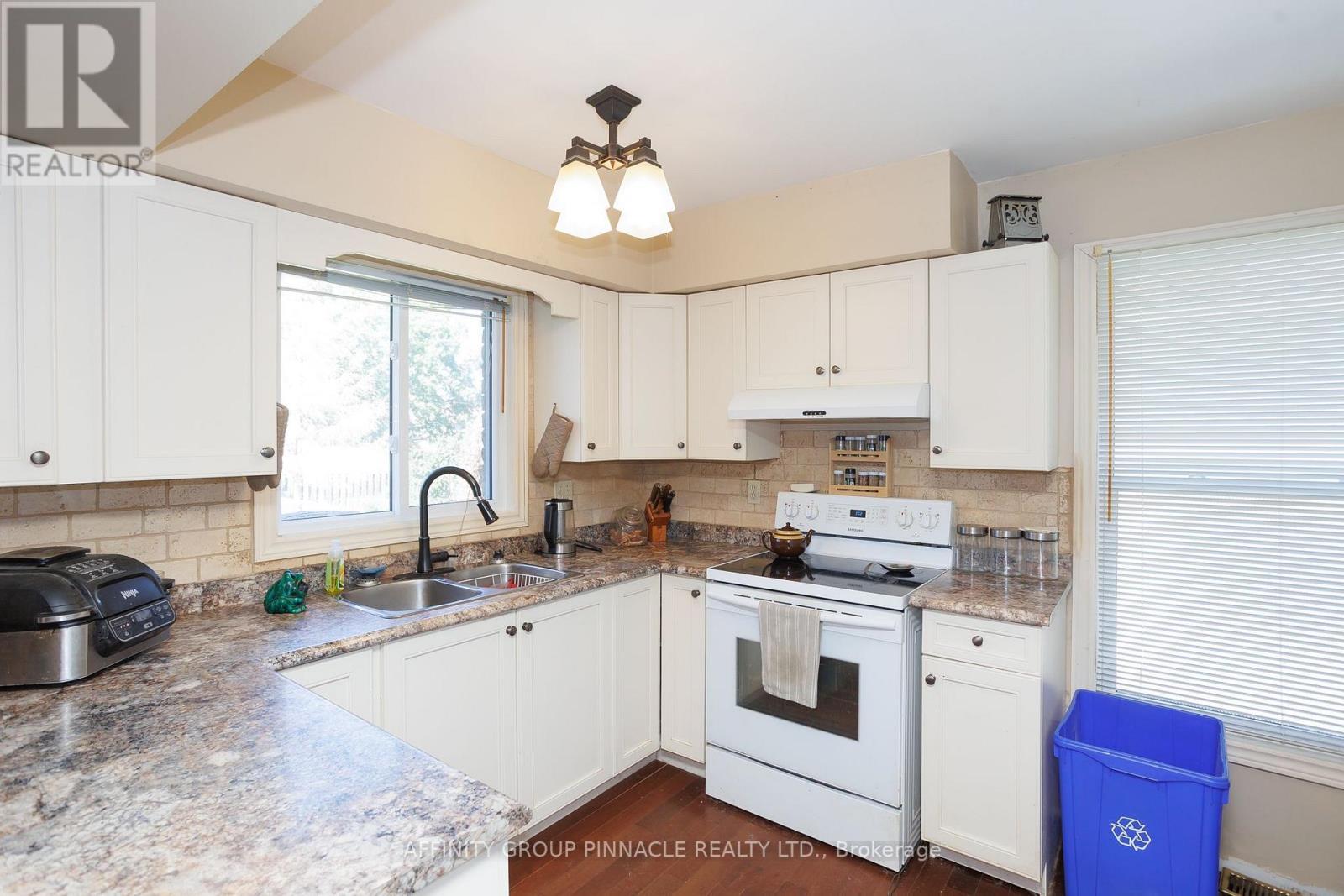 49 Queen Street, Kawartha Lakes (Bobcaygeon), ON
