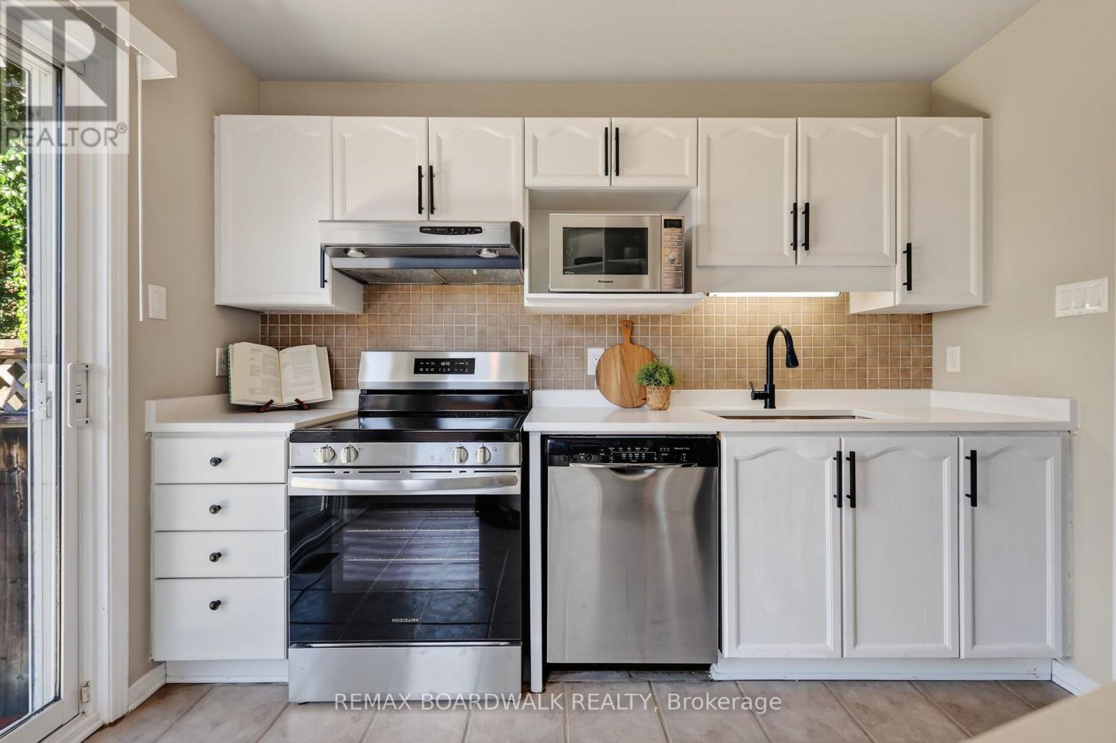 254 Stoneway Drive, Ottawa, ON