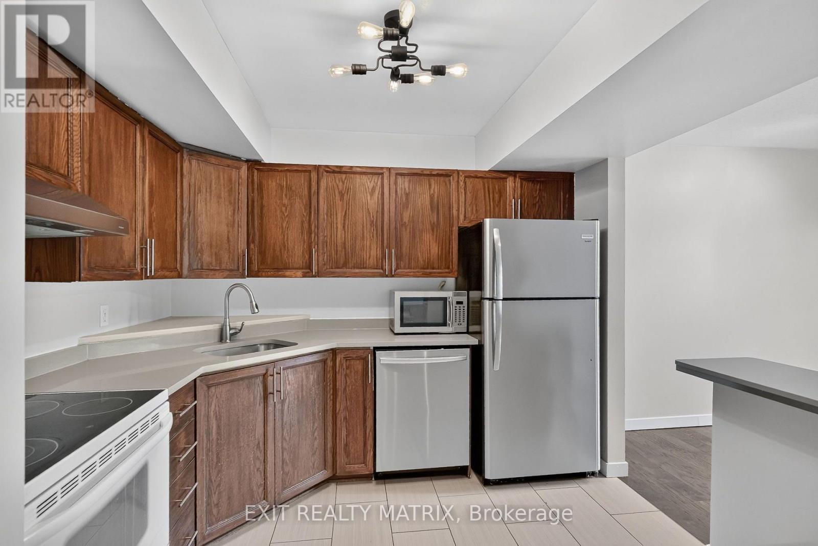 2043 Avenue O, Ottawa, ON