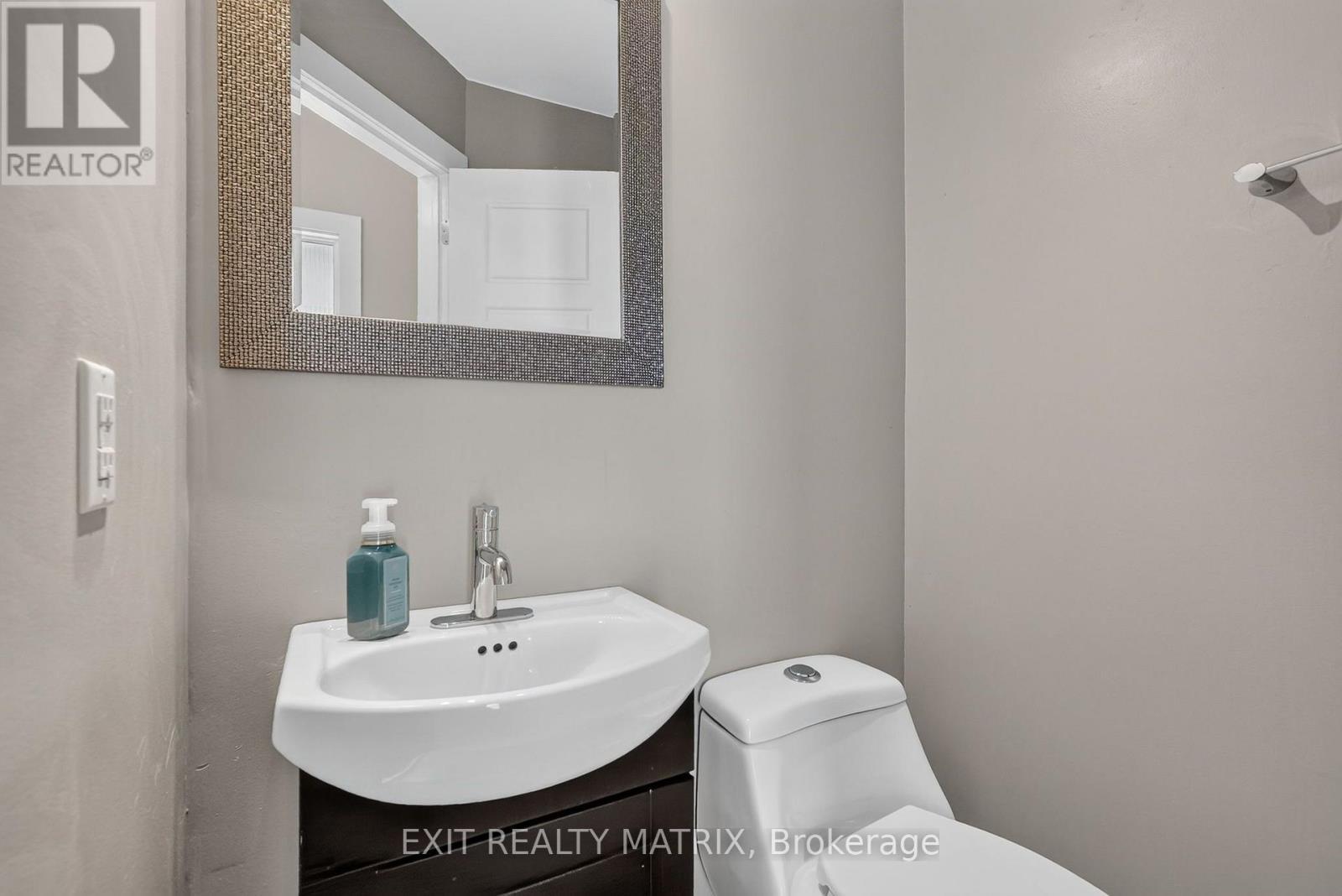 2043 Avenue O, Ottawa, ON