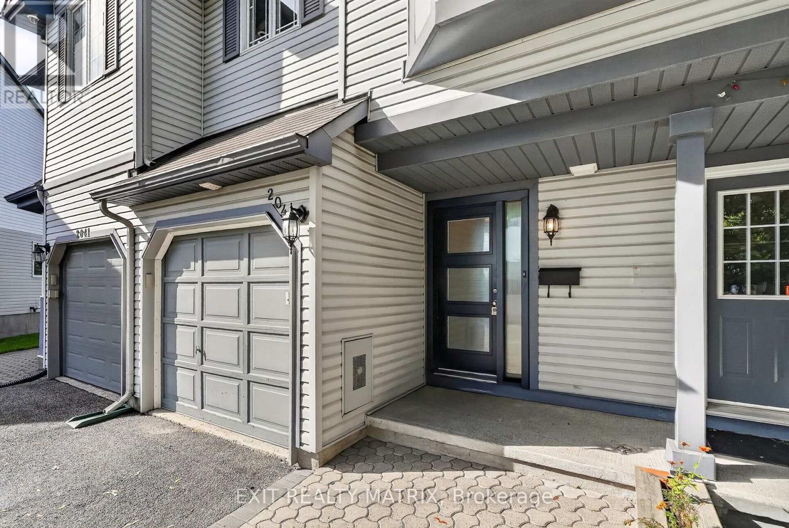 2043 Avenue O, Ottawa, ON