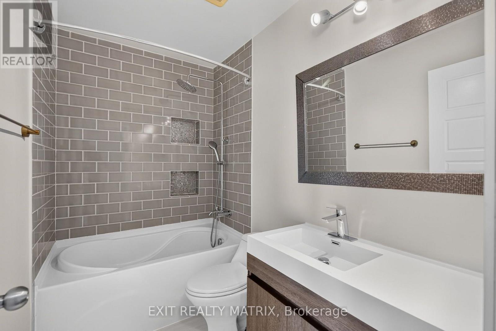 2043 Avenue O, Ottawa, ON