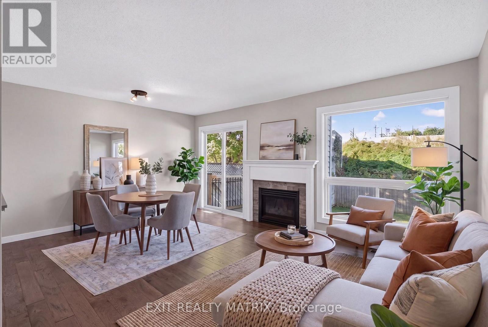 Virtually staged - 2043 Avenue O, Ottawa, ON