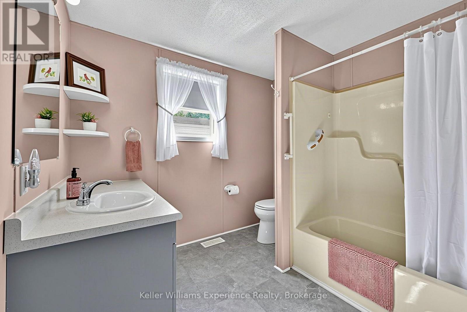 4052 Ash Crescent, Severn, ON