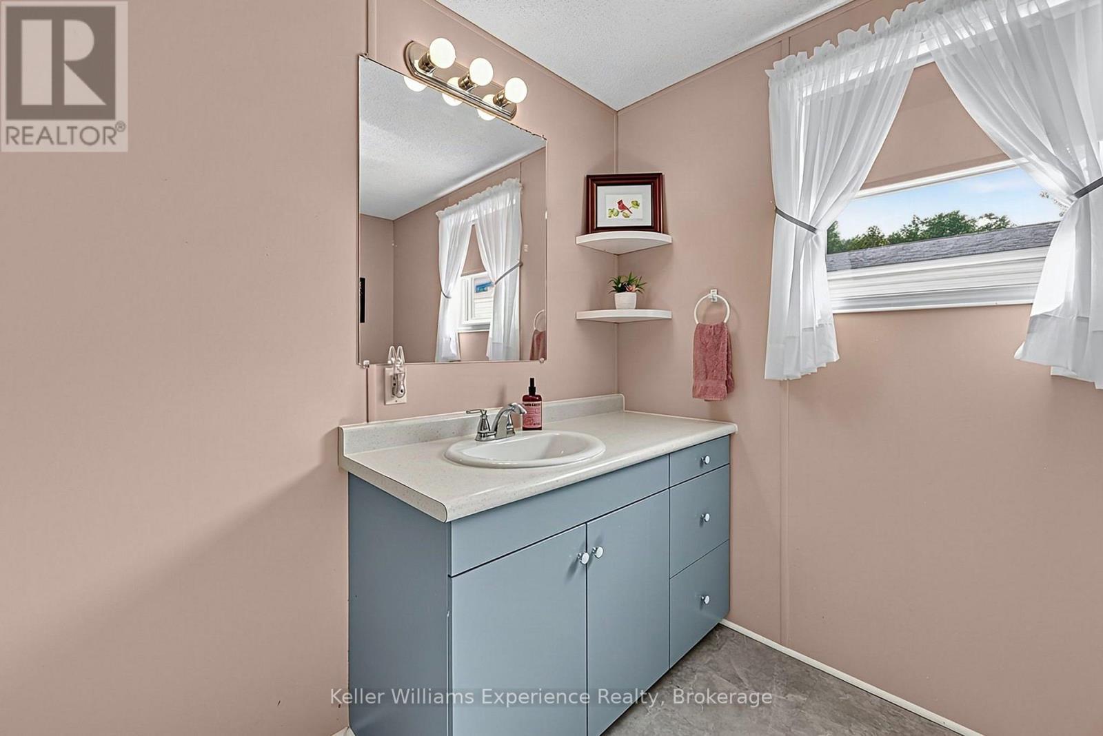 4052 Ash Crescent, Severn, ON