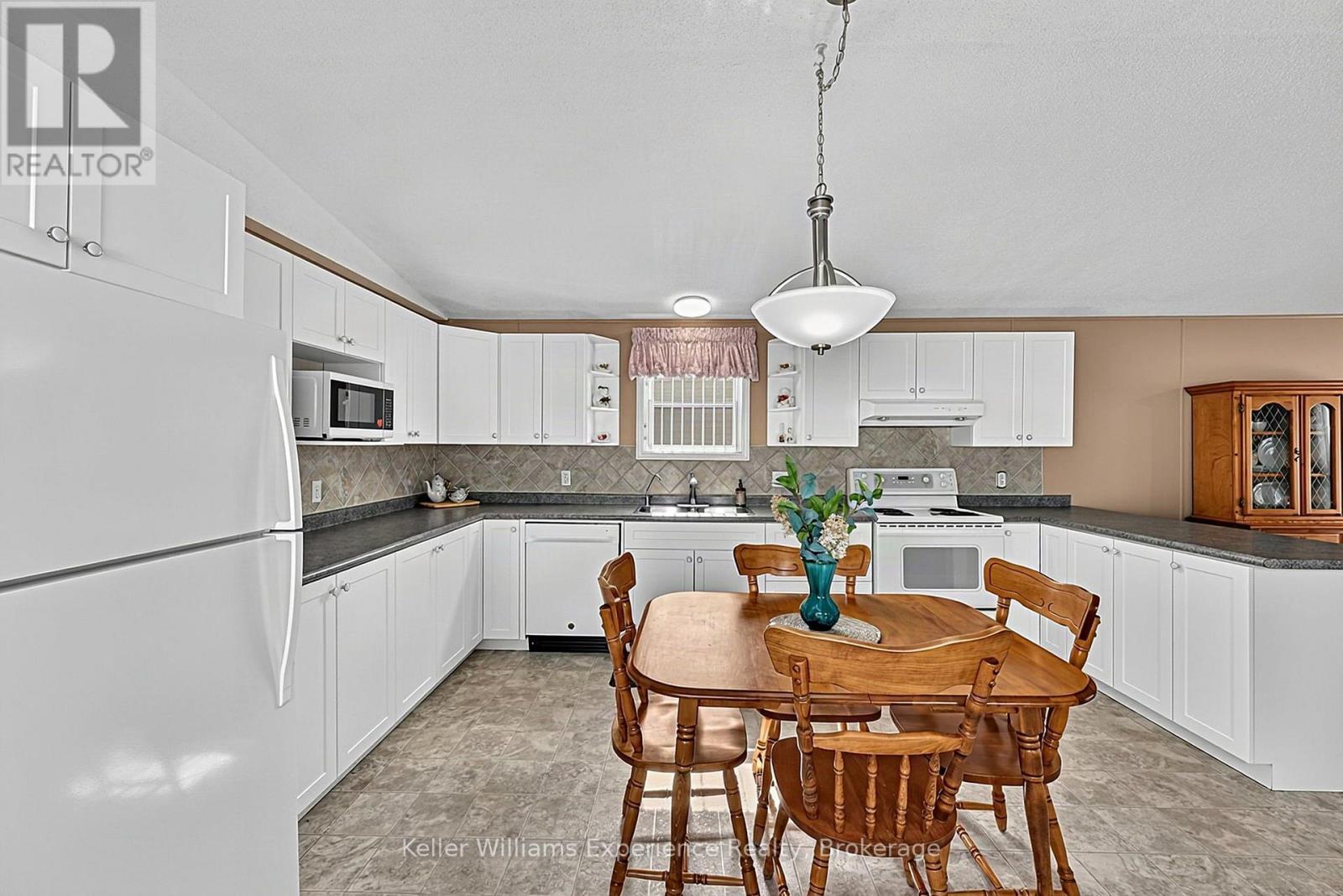 4052 Ash Crescent, Severn, ON