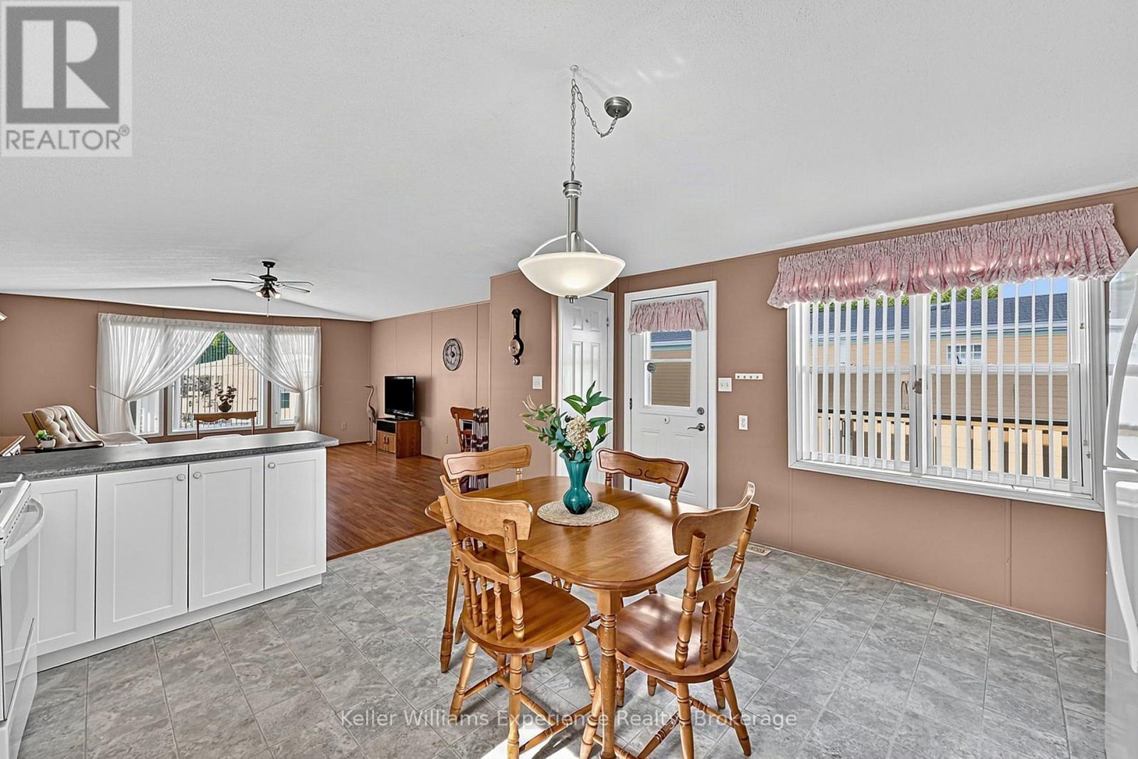 4052 Ash Crescent, Severn, ON