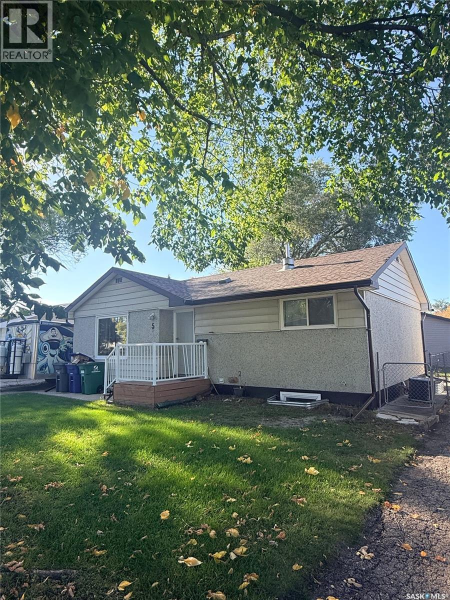 5 Malta Crescent, Saskatoon, SK