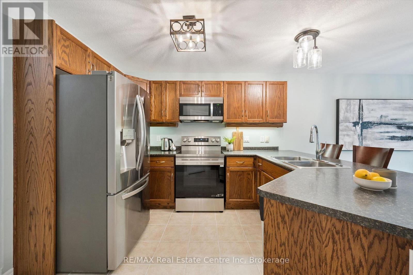 33 Washburn Drive, Guelph (Grange Road), ON