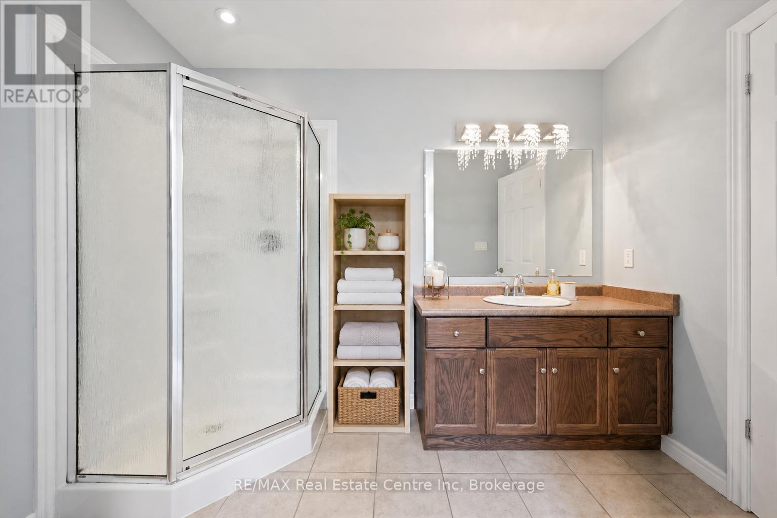 33 Washburn Drive, Guelph (Grange Road), ON