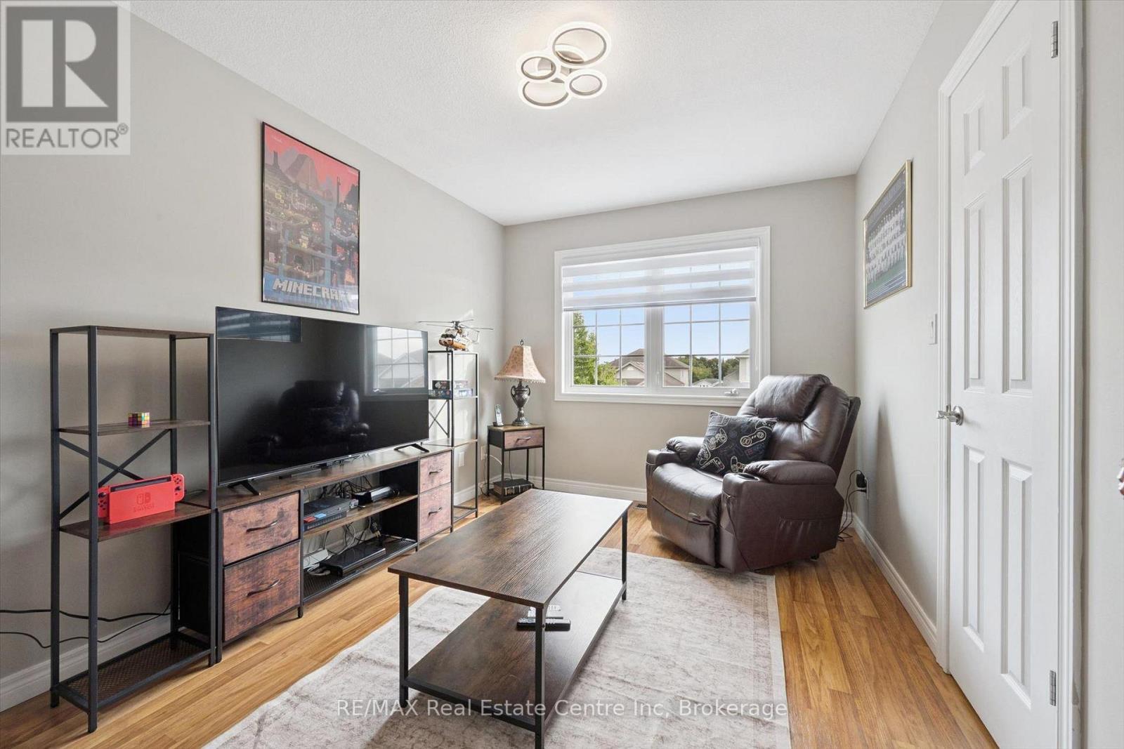 33 Washburn Drive, Guelph (Grange Road), ON