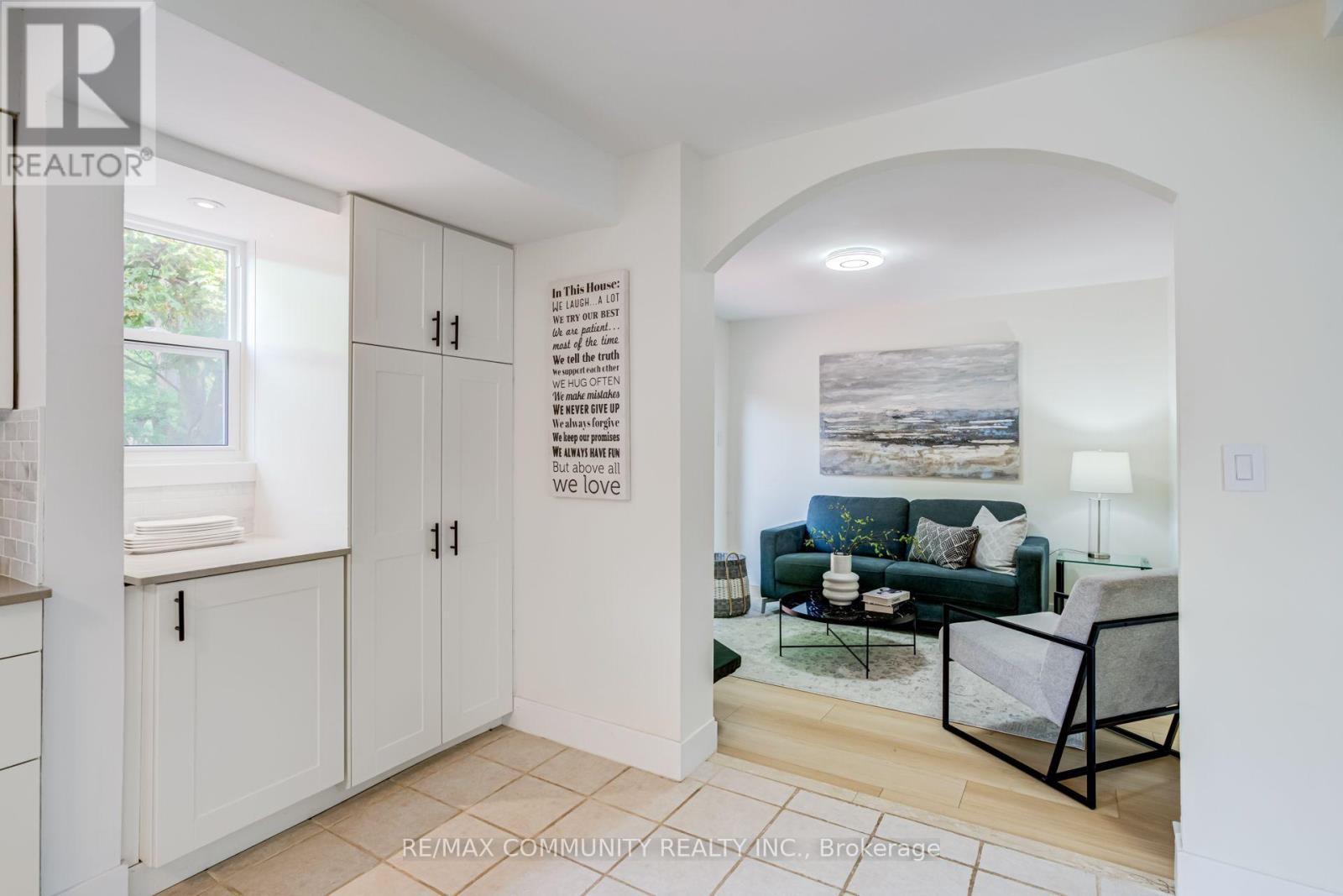 90 Euclid Avenue, Toronto, ON
