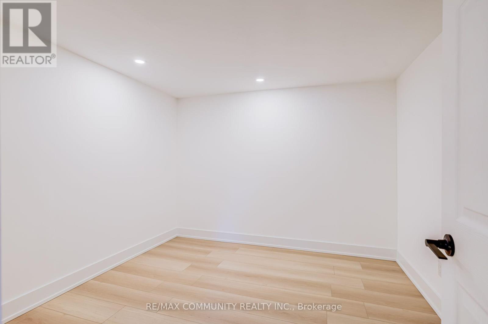 90 Euclid Avenue, Toronto, ON