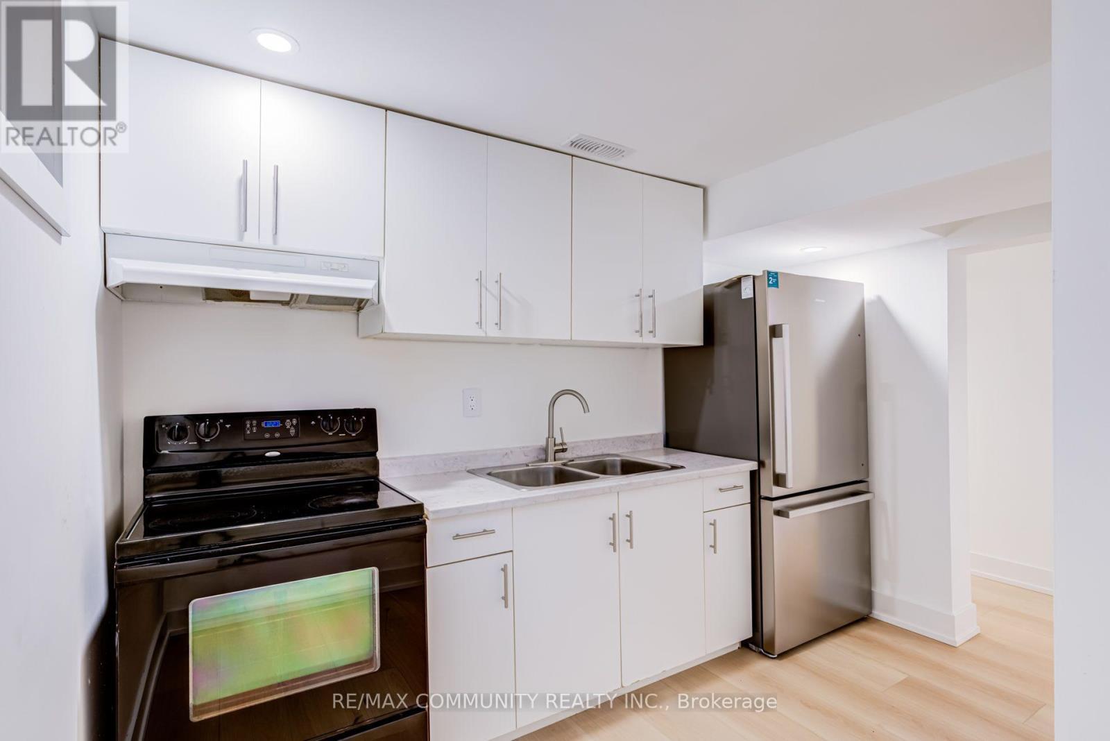 90 Euclid Avenue, Toronto, ON